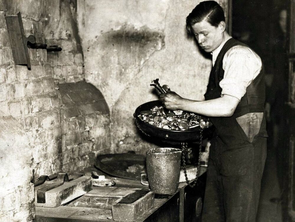 Smelting-in-the-city,-Circa-1920